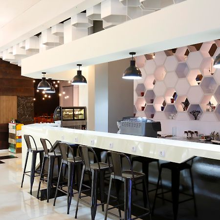 Berry Biz Hotel Seminyak  Bagian luar foto