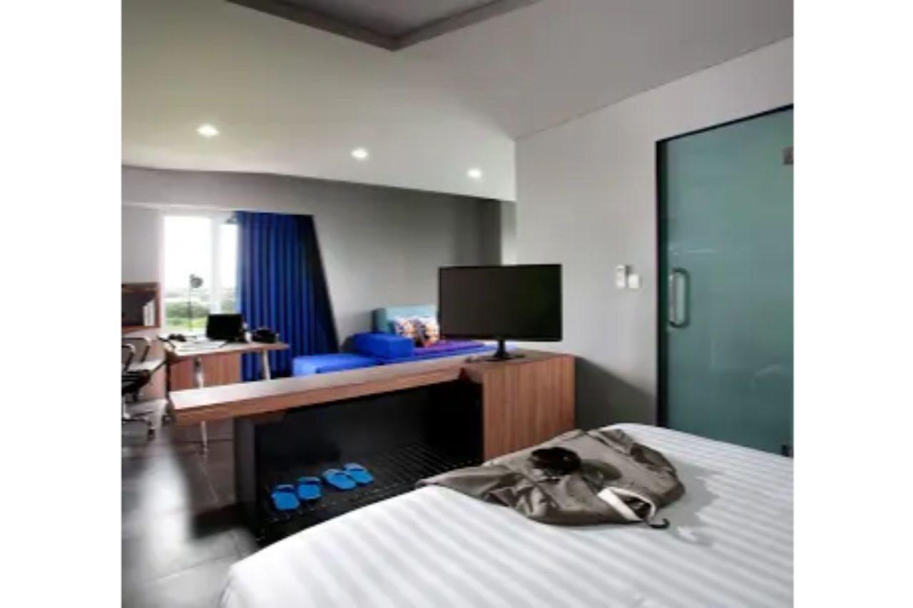 Berry Biz Hotel Seminyak  Bagian luar foto