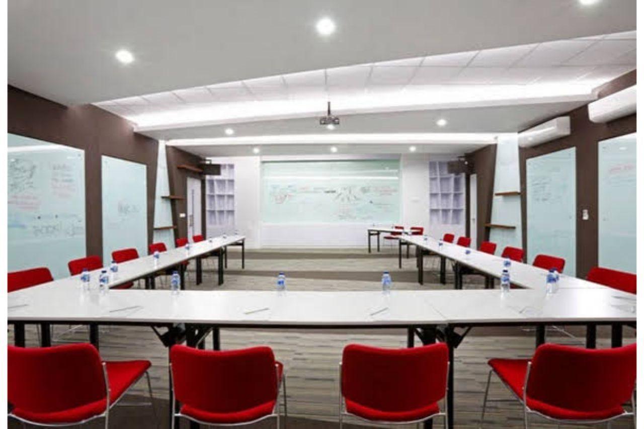 Berry Biz Hotel Seminyak  Bagian luar foto