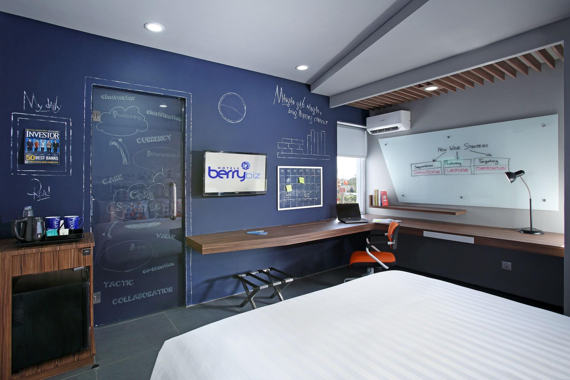 Berry Biz Hotel Seminyak  Bagian luar foto
