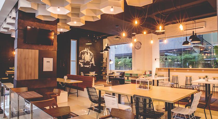 Berry Biz Hotel Seminyak  Bagian luar foto