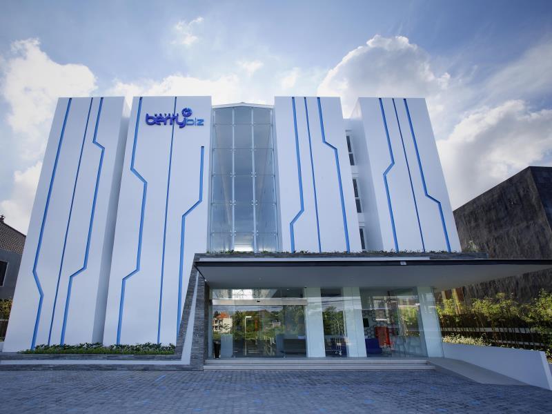 Berry Biz Hotel Seminyak  Bagian luar foto