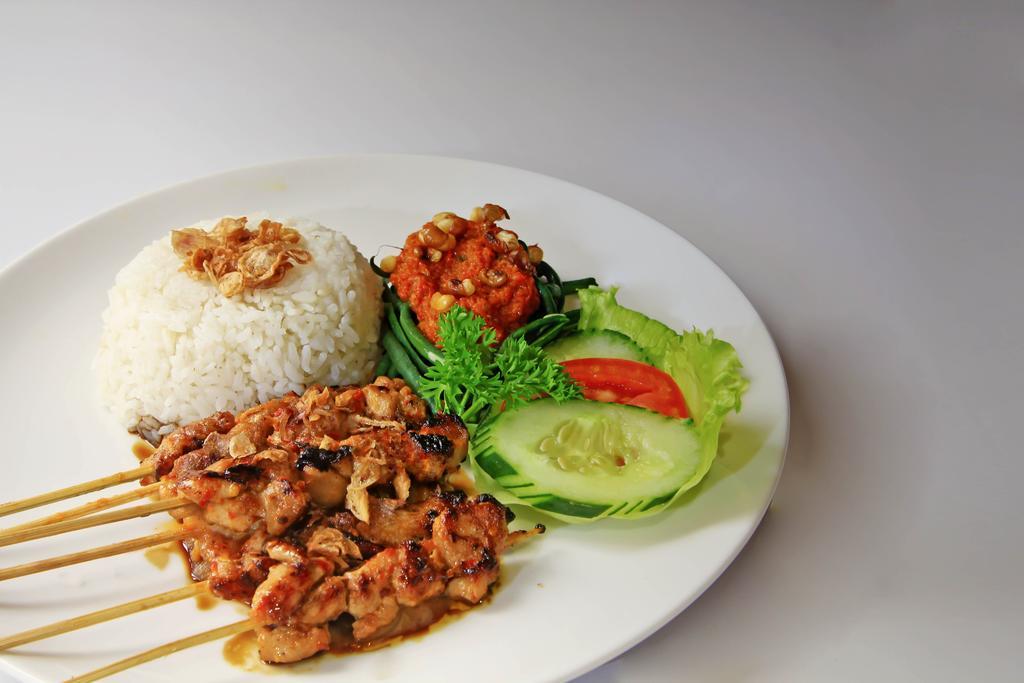 Berry Biz Hotel Seminyak  Bagian luar foto