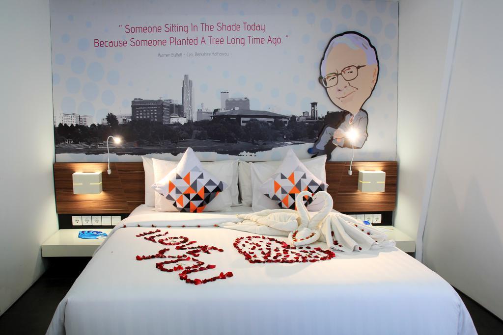 Berry Biz Hotel Seminyak  Bagian luar foto