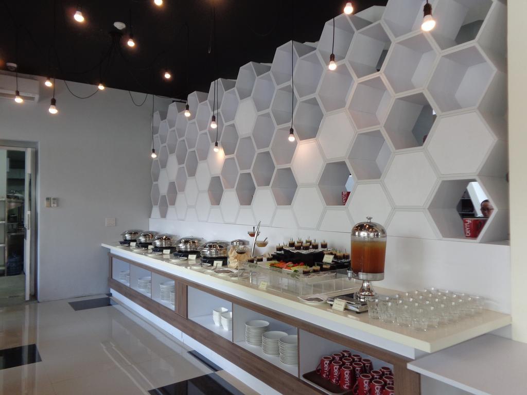 Berry Biz Hotel Seminyak  Bagian luar foto