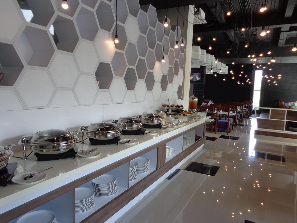 Berry Biz Hotel Seminyak  Bagian luar foto