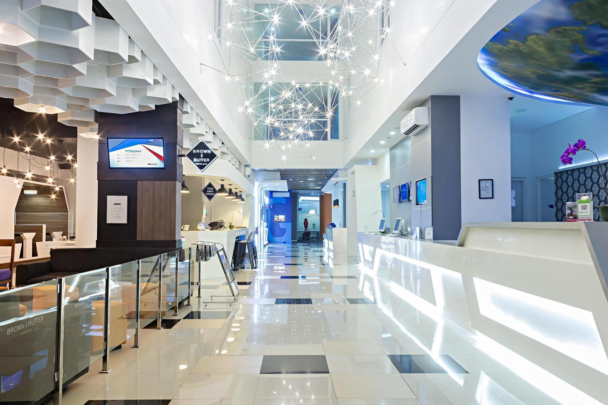 Berry Biz Hotel Seminyak  Bagian luar foto